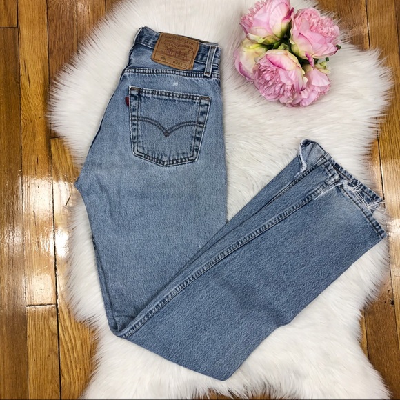 SOLD🌸Vtg 501 Light Wash Distressed Levis 26🌸 - Picture 8 of 8